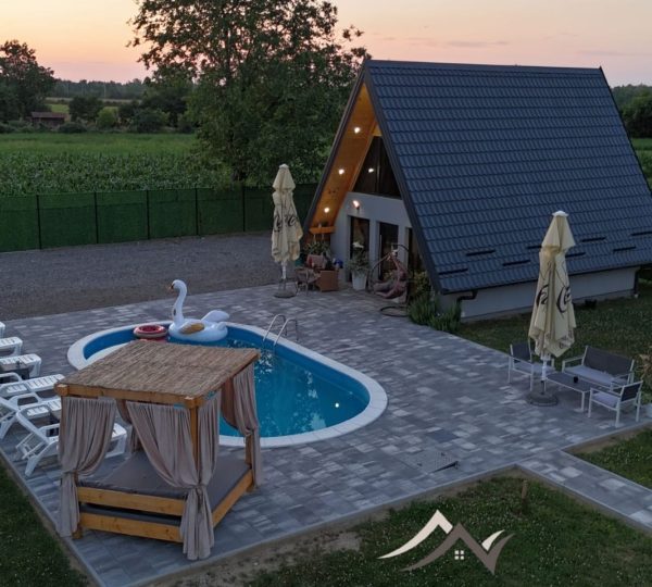Vikendica u Brčkom, bazen